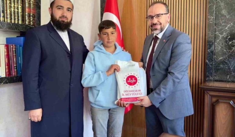 cami-insaatina-destek-veren-genc-odule-layik-goruldu-SGcm6XHx.jpg