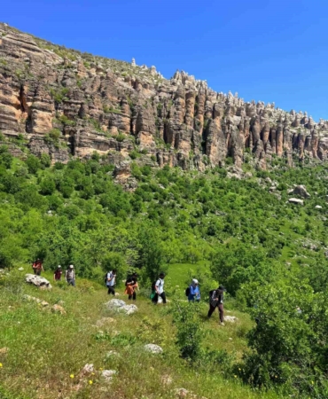 cermik-ilcesi-doganin-ve-tarihin-bulustugu-turizm-cenneti-KhPHxdHu.jpg