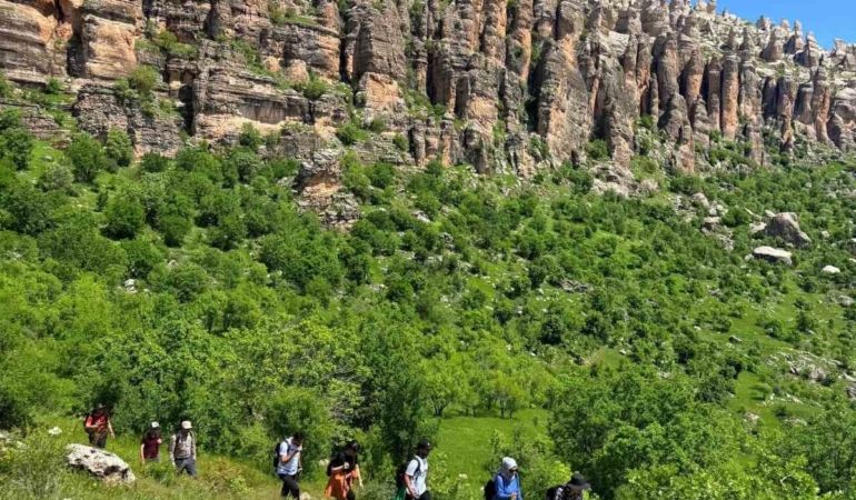 cermik-ilcesi-doganin-ve-tarihin-bulustugu-turizm-cenneti-KhPHxdHu.jpg