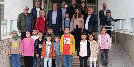 Çermikli İş Adamı Öğrencilere Kırtasiye Desteği Sağladı