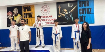 cermikli-sporcular-madalyalarla-geri-dondu-eLZOSjje.jpg