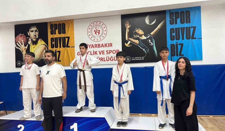 cermikli-sporcular-madalyalarla-geri-dondu-eLZOSjje.jpg