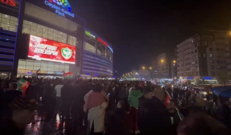 ceylan-karavil-park-avm-sampiyonluk-coskusuyla-dolu-bir-gun-9eElq4vg.jpg