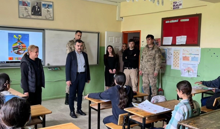 dicle-kaymakami-atis-ogrencilerle-ve-ogretmenlerle-bir-araya-geldi-JMmnfBES.jpg
