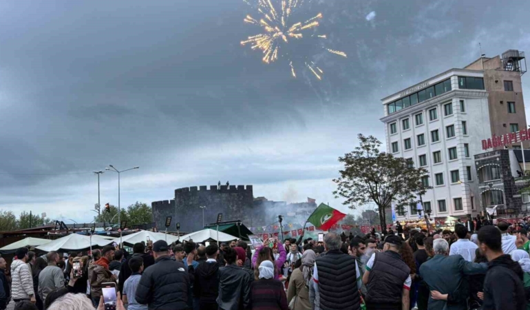diyarbakir-sampiyonluk-kutlamalarinda-11-yarali-10-gozalti-1XNMVIS1.jpg