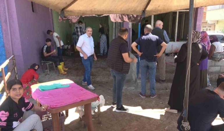 diyarbakirda-bayramin-ilk-gunu-kurbanlik-hazirliklari-hizlandi-2QNLktMc.jpg