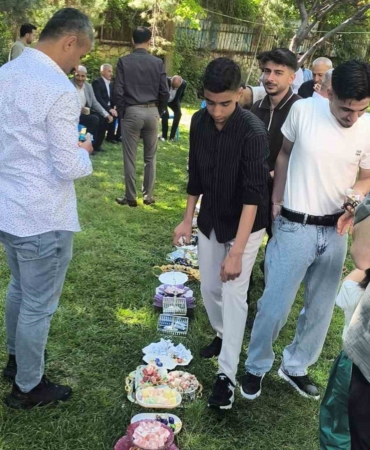 diyarbakirda-geleneksel-bayramlasma-kulturu-yeniden-canlaniyor-XegNKByW.jpg
