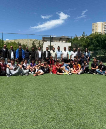 diyarbakirda-gencler-icin-maarifin-kalbinde-marifetli-genclik-futbol-turnuvasi-duzenlendi-huN6Yhx7.jpg