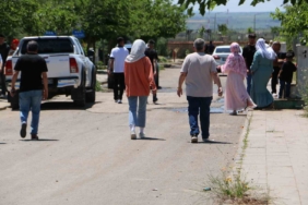 diyarbakirda-kurban-bayraminda-mezarliklar-dolu-anilar-canlaniyor-gCZ8iMin.jpg