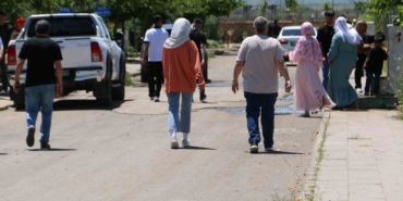 diyarbakirda-kurban-bayraminda-mezarliklar-dolu-anilar-canlaniyor-gCZ8iMin.jpg