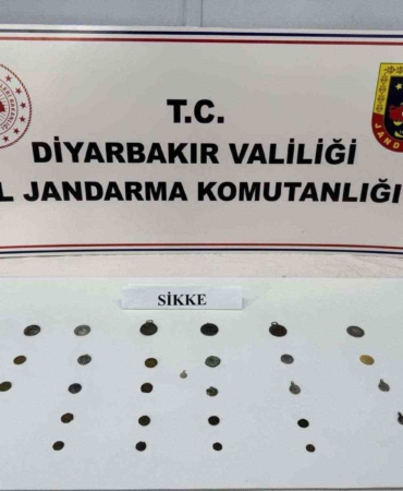 diyarbakirda-tarihi-eser-kacakciligi-operasyonu-31-sikke-ve-obje-ele-gecirildi-445bQKQk.jpg