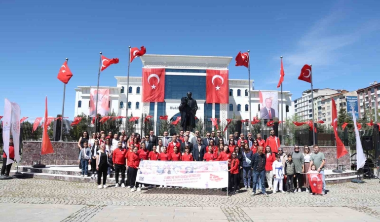 elazigda-19-mayis-kutlamalari-celenk-sunma-toreniyle-basladi-Id2sAb5U.jpg