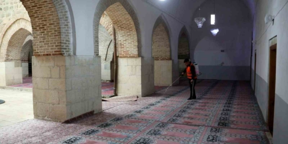 Elazığ’da Bayram Öncesi Camilerde Özel Temizlik Uygulamaları