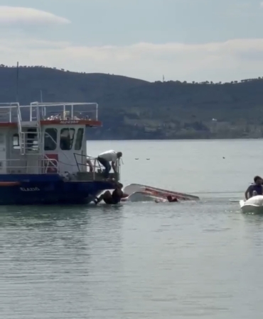 elazigda-deniz-bisikletinin-devrilmesi-2-kisi-kurtarildi-9xYQKt1H.jpg