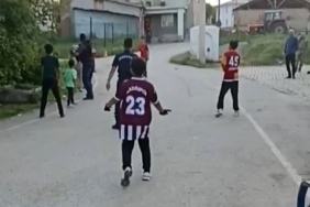 elazigda-jandarma-ve-cocuklarin-bir-araya-geldigi-duygu-dolu-mac-pe6jdF5q.jpg