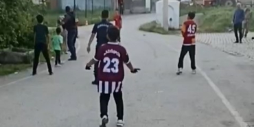 elazigda-jandarma-ve-cocuklarin-bir-araya-geldigi-duygu-dolu-mac-pe6jdF5q.jpg