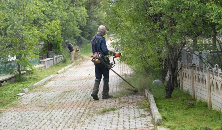 elazigda-kurban-bayrami-icin-mezarliklarda-yogun-temizlik-calismalari-7Rgcn5uL.jpg