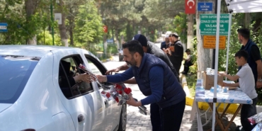 elazigda-mezarlikta-karanfil-ikrami-5giYeS7u.jpg