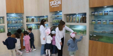 elazigda-minik-ogrencilerin-balik-muzesi-kesfi-IbA942S6.jpg