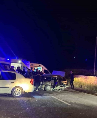 elazigda-otomobil-ve-traktor-carpismasi-5-kisi-yaralandi-YVaK99pf.jpg