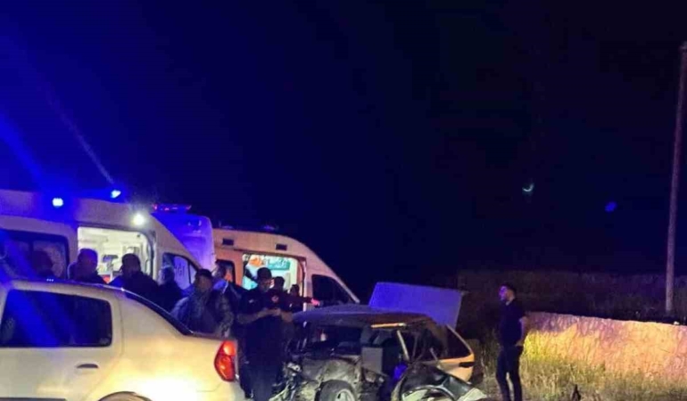 elazigda-otomobil-ve-traktor-carpismasi-5-kisi-yaralandi-YVaK99pf.jpg