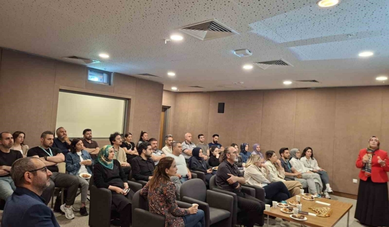 elazigda-saglik-calisanlarina-ozel-seminer-duzenlendi-dTASJvef.jpg