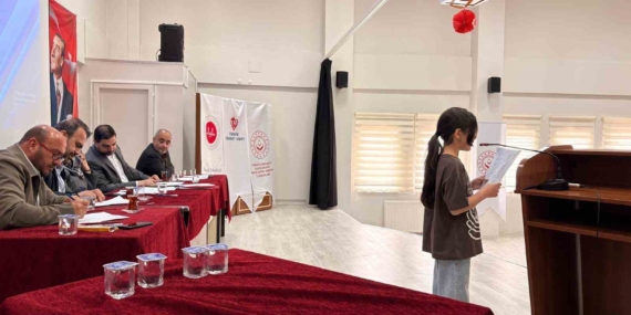 Elazığ’da Şiir Okuma Yarışması: Bir Sanat Dolu Gece