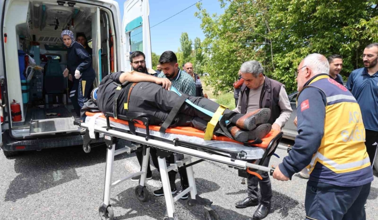elazigda-trafik-kazasi-iki-cocukla-birlikte-bes-yarali-X1eRqBI1.jpg