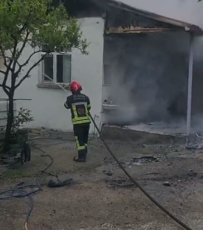 elazigda-yangin-felaketi-1-kisi-dumandan-etkilendi-NkHHfmEI.jpg