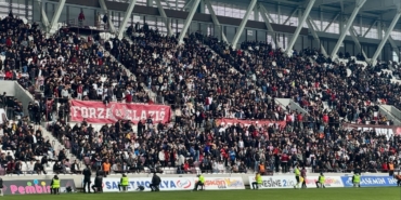 elazigsporun-bordo-beyaz-renkleriyle-tribunde-bulusma-cagrisi-alGF55cG.jpg