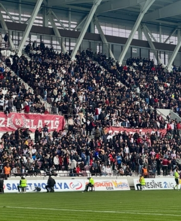elazigsporun-bordo-beyaz-renkleriyle-tribunde-bulusma-cagrisi-alGF55cG.jpg