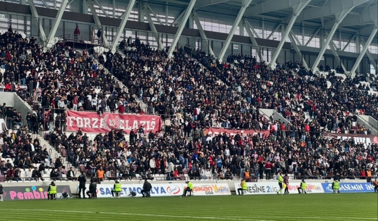 elazigsporun-bordo-beyaz-renkleriyle-tribunde-bulusma-cagrisi-alGF55cG.jpg