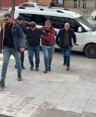 erzurumda-cinayet-ve-yaralama-olayinda-supheli-adliyeye-sevk-edildi-fWzpe8Tz.jpg