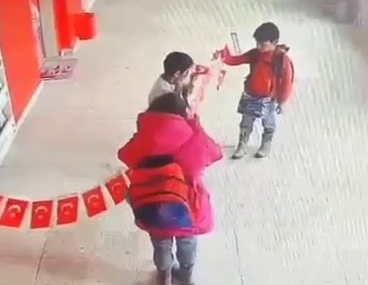 Erzurum’da Miniklerin Bayrak İçin Seferberliği: Yürekleri Isıtan Anlar