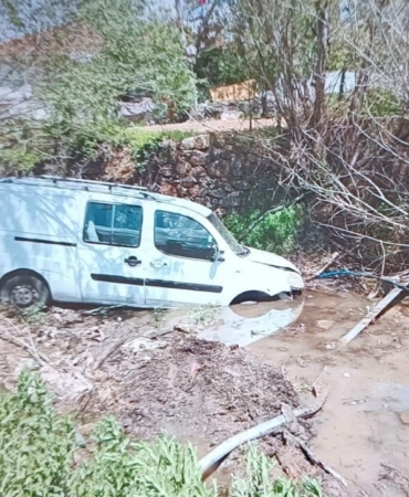 firtina-gibi-savrulan-arac-sulama-kanalina-dustu-1-kisi-yaralandi-7Cu4vgyO.jpg