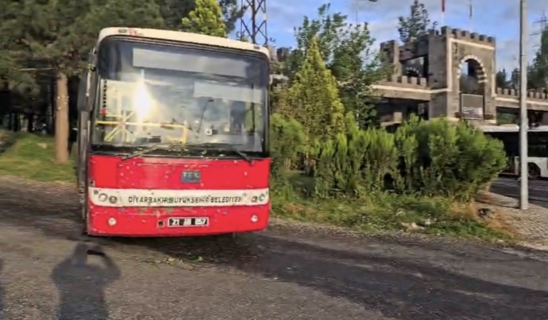 freni-patlayan-halk-otobusu-refujde-durdu-buyukanne-ve-torununun-hikayesi-3GIyllia.jpg