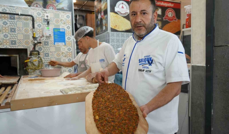 gaziantep-lahmacunu-tescilli-lezzet-180-tlye-satista-Ac8bSqXe.jpg
