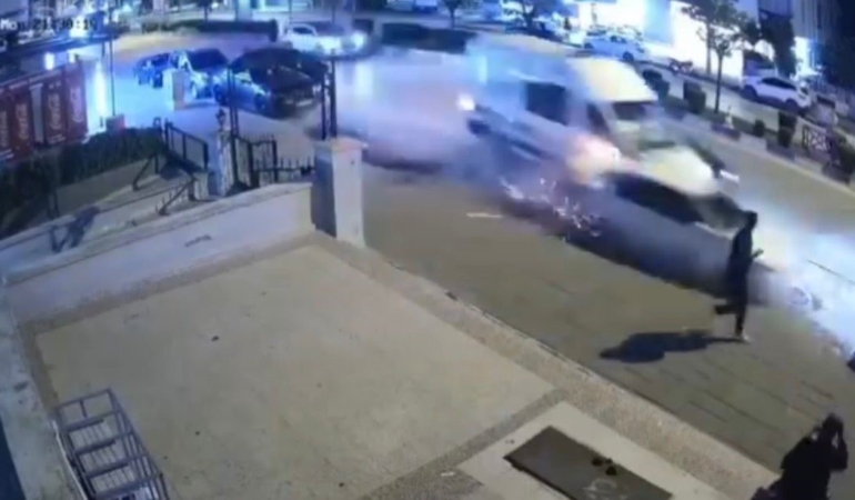 gaziantepte-ambulansla-zincirleme-kaza-3-yarali-4GXiiL98.jpg
