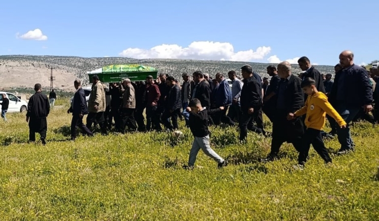 gaziantepte-geri-manevra-yapan-dede-15-yasindaki-torununu-ezdi-R615EUZ6.jpg
