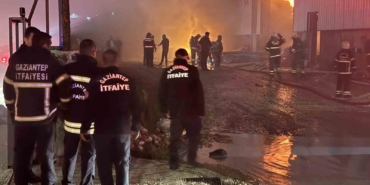 gaziantepte-mobilya-fabrikasinda-buyuk-yangin-olayi-KNveGLiI.jpg