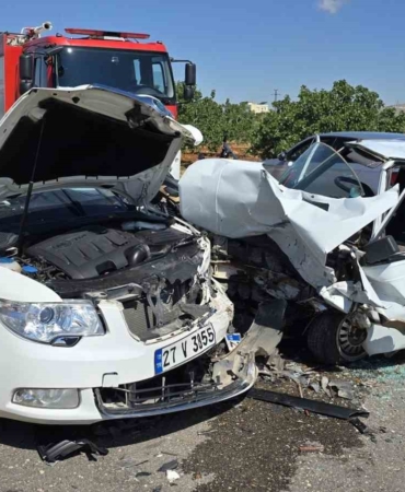 gaziantepte-otomobiller-carpisti-yarali-suruculer-var-uNK3GFVE.jpg