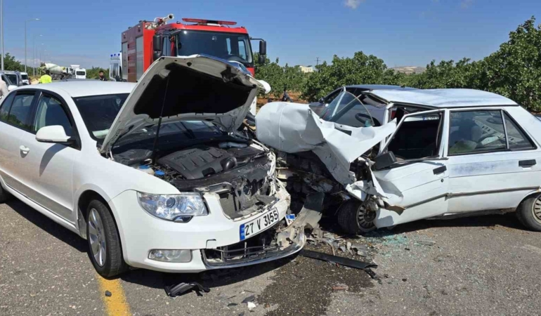 gaziantepte-otomobiller-carpisti-yarali-suruculer-var-uNK3GFVE.jpg