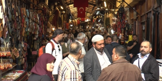 Gaziantep’teki Tarihi Çarşılarda Bayram Coşkusu