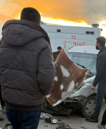 hakkaride-zincirleme-trafik-kazasi-11-yarali-olayi-qDBFEe6h.jpg