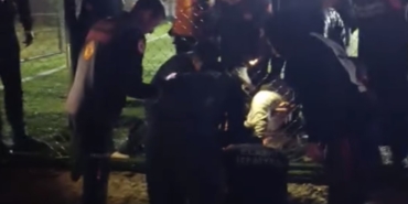 hali-sahada-korkutan-kaza-tel-koluna-sikisan-genc-itfaiye-ekipleri-tarafindan-kurtarildi-hQAzkEym.jpg