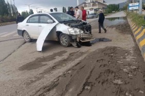 haskoyde-hafriyat-kamyonu-ile-otomobil-carpisti-1-kisi-yaralandi-2yK1pw5I.jpg