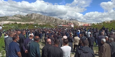 is-kazasinda-hayatini-kaybeden-genc-topraga-verildi-dfttIdi6.jpg