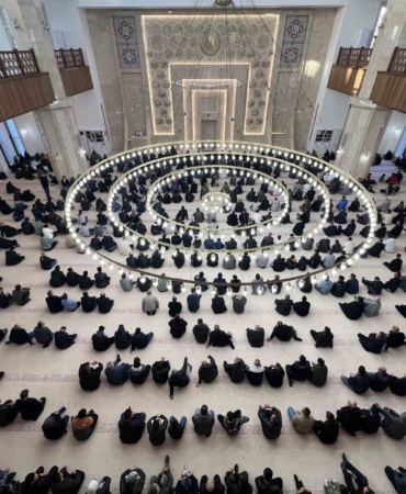 karsta-bayram-namazi-camiler-dolup-tasti-DqEkUFF4.jpg