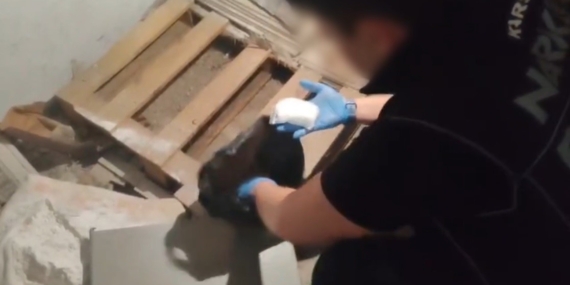 Kars’ta ‘Zeus’ Uyuşturucuyu 205 Gramla Buldu