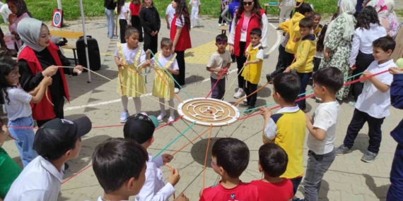 Kozluk’taki 4006 Bilim Fuarı: Yoğun İlgiyle Karşılandı